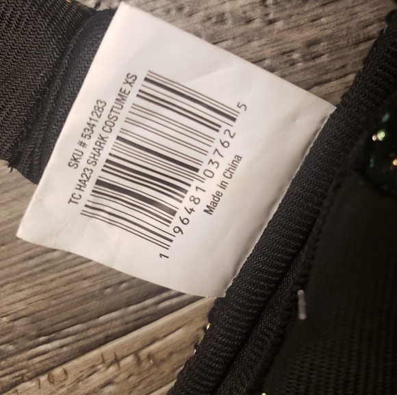 NWT'S THRILLS & CHILLS | BABY SHARK DOG/SMALL PET COSTUME🐕 - Picture 7 of 8